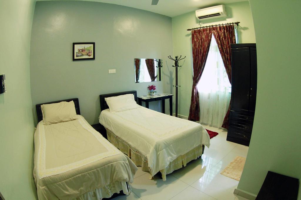 Twin Castle Homestay Куала Пила Екстериор снимка