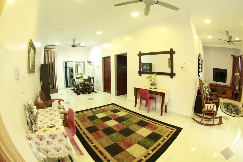 Twin Castle Homestay Куала Пила Екстериор снимка